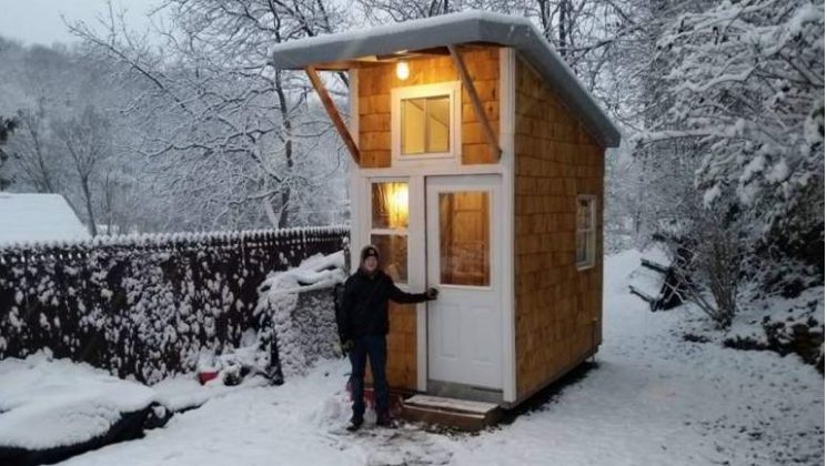 Questo ragazzino di 13 anni ha costruito una casa con 89 quadrati, ma devi di vedere l'interno